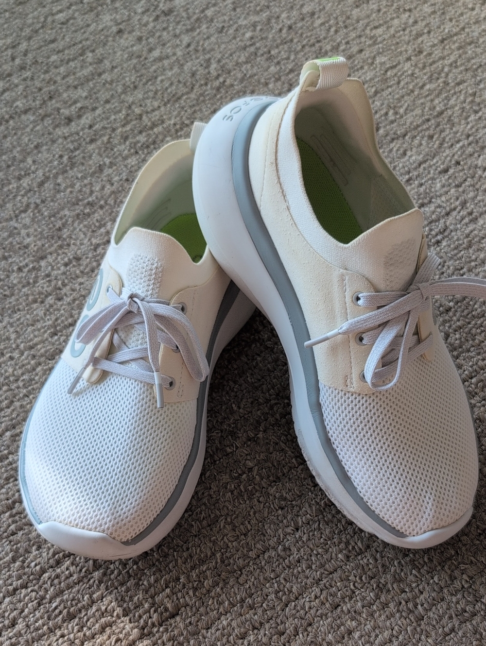 Women's Oofos Oomy Stride Size 8